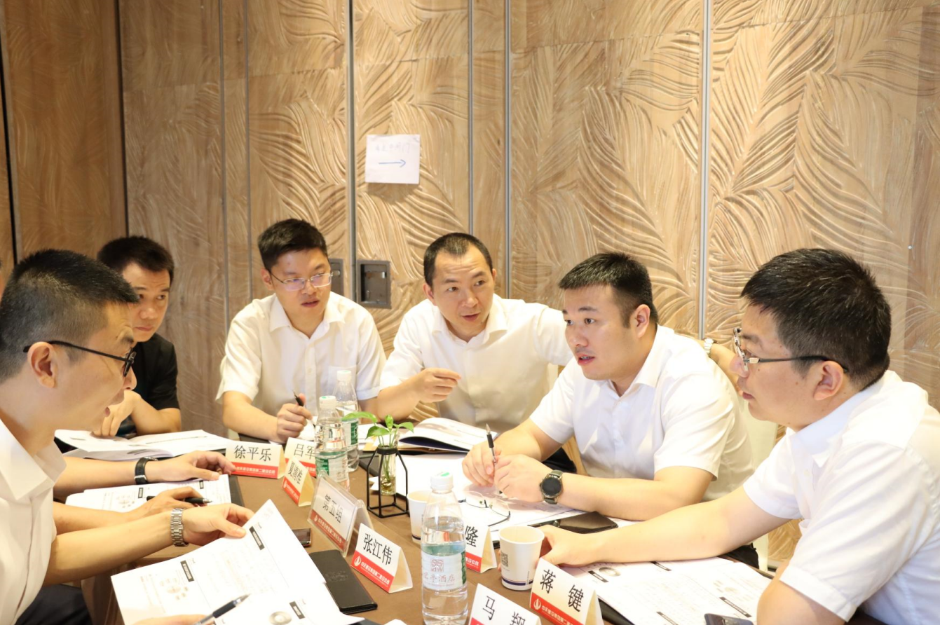 2021年6月25日-26日，1277星际电子游戏二建组织开展了2021年中高层主管执行力培训。本次培训特邀清华、北大、上海交大总裁班讲师，中国企业家协会特聘高级讲师许晋老师进行授课。