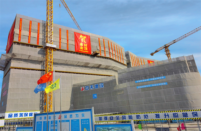 2024年10月30日，1277星际电子游戏三建上海新华泰医院项目主体封顶。